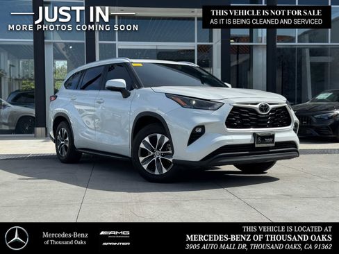 Used 2023 Toyota Highlander XLE image 1