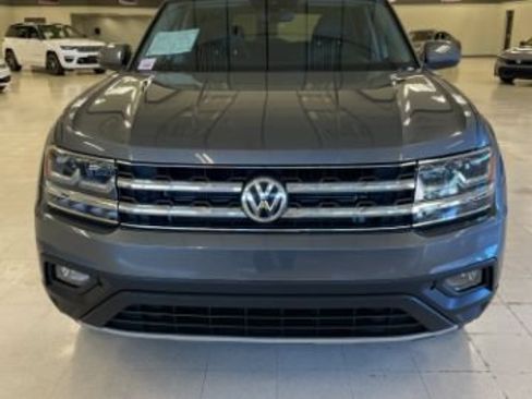 Used 2020 Volkswagen Atlas SE w/ Panoramic Sunroof Package FWD image 2