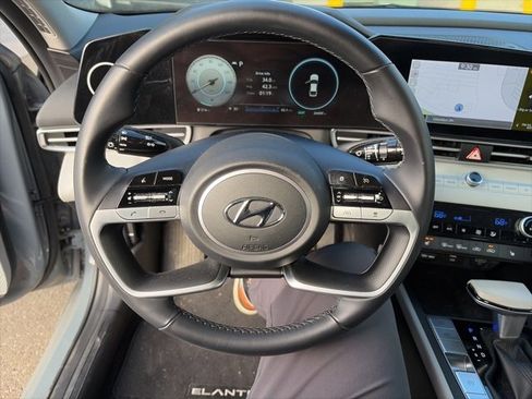 Used 2022 Hyundai Elantra Limited w/ Cargo Package image 13