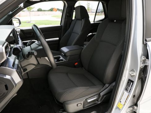 Used 2025 Toyota 4Runner SR5 AWD/4WD image 17