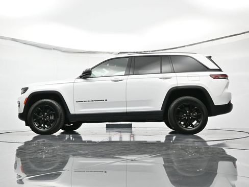 Certified 2024 Jeep Grand Cherokee Altitude image 52