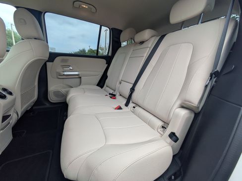 Used 2023 Mercedes-Benz EQB 300 4MATIC image 13