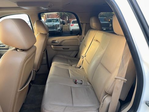 Used 2014 Cadillac Escalade Luxury image 10