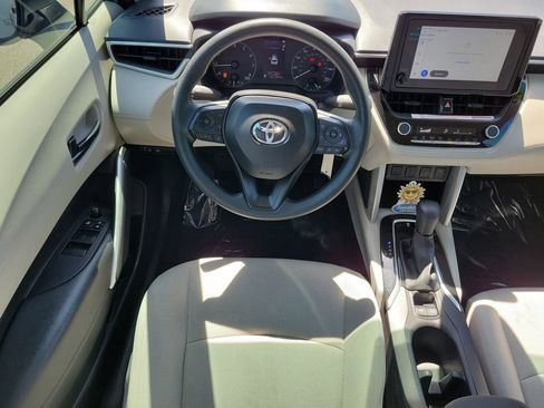 Used 2025 Toyota Corolla Cross L FWD image 12