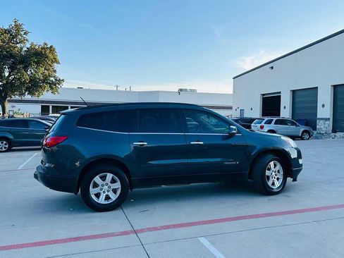 Used 2009 Chevrolet Traverse LT FWD image 9