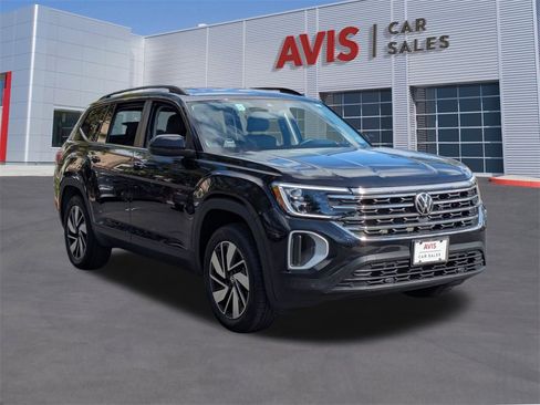 Used 2025 Volkswagen Atlas SE image 3