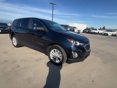 Used 2020 Chevrolet Equinox LS w/ LS Convenience Package image 2