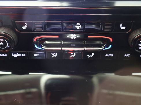 Used 2023 Jeep Grand Cherokee Limited AWD/4WD image 47