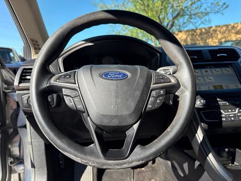 Used 2018 Ford Fusion SE w/ Fusion SE Technology Package FWD image 10