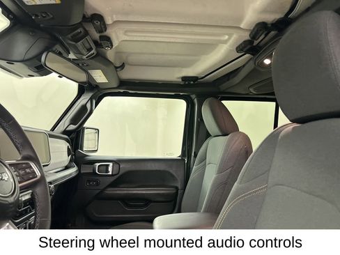 Used 2025 Jeep Wrangler Unlimited Sahara image 30