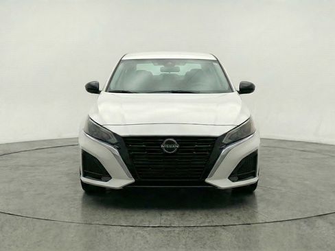Used 2025 Nissan Altima 2.5 SV FWD image 2