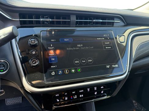 Used 2023 Chevrolet Bolt EUV LT w/ Comfort Package FWD image 12