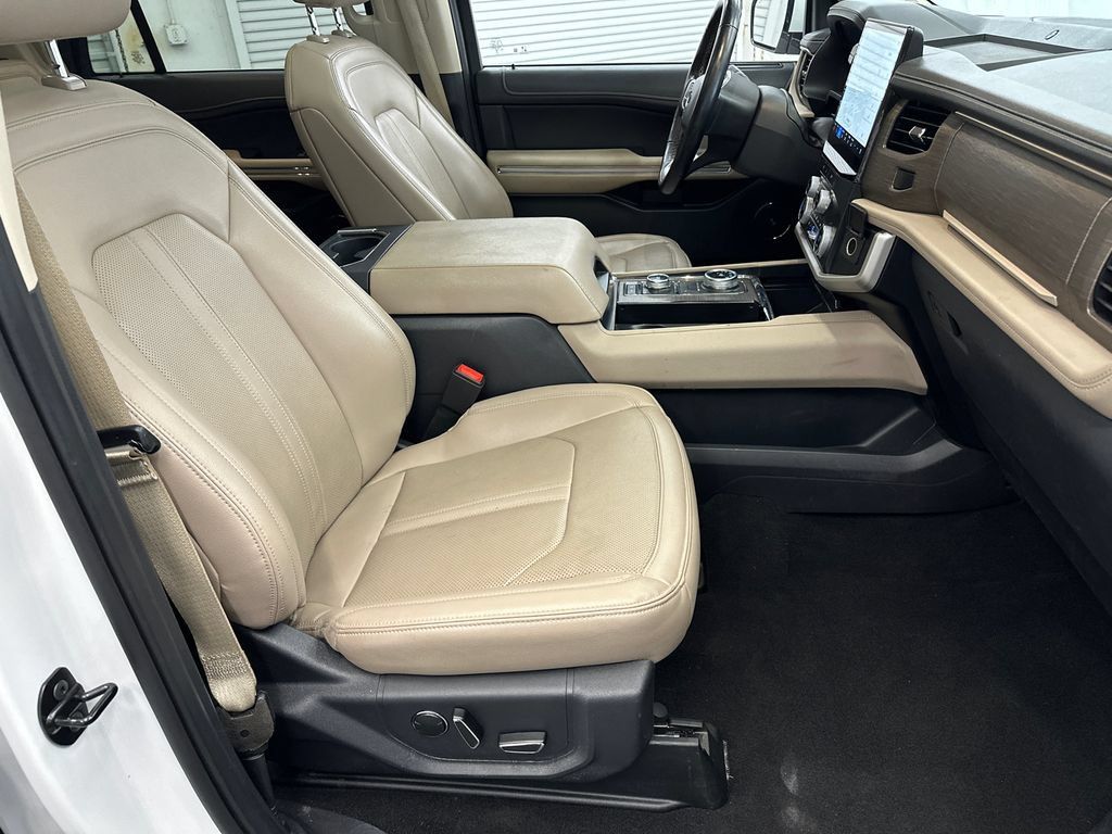 Used 2024 Ford Expedition Limited AWD/4WD image 15