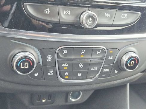 Used 2023 Chevrolet Traverse LT AWD/4WD image 15