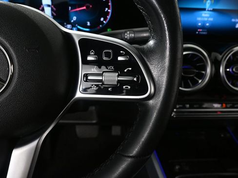 Used 2022 Mercedes-Benz GLB 250 image 10