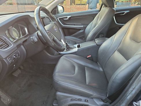 Used 2015 Volvo V60 T5 Premier image 10