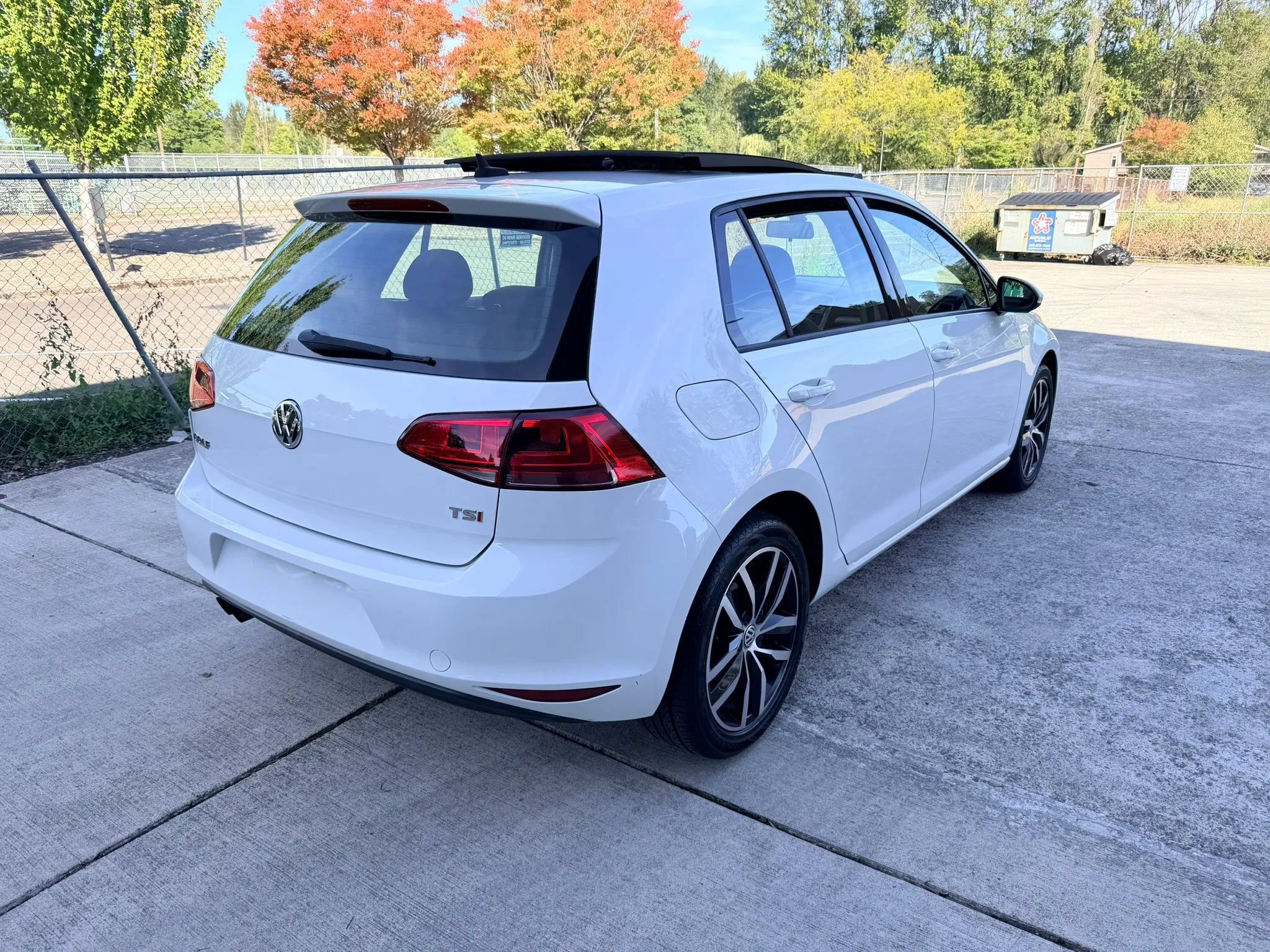 Used 2015 Volkswagen Golf SE FWD image 5
