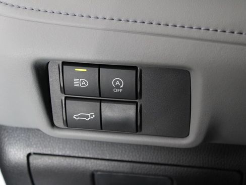 Used 2023 Toyota Highlander LE image 41