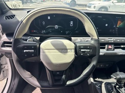 Used 2025 Kia K4 GT-Line w/ GT-Line Premium Package FWD image 9