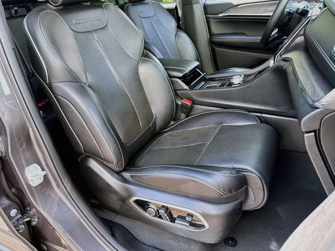 Used 2023 Jeep Grand Cherokee Overland w/ Advanced Protech Group III AWD/4WD image 16