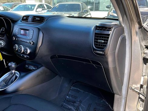 Used 2015 Kia Soul + image 18