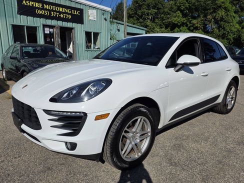 Used 2018 Porsche Macan AWD/4WD image 3