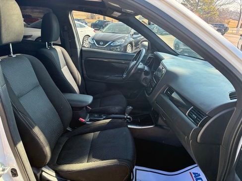 Used 2018 Mitsubishi Outlander LE image 18