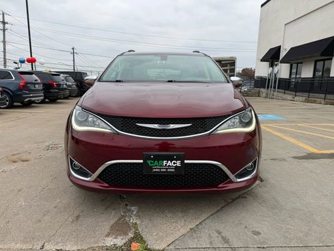 Used 2020 Chrysler Pacifica Limited image 4