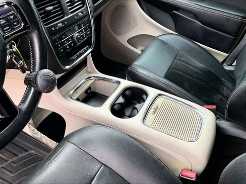 Used 2016 Dodge Grand Caravan SXT FWD image 15