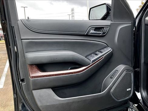 Used 2017 GMC Yukon SLT w/ Premium Edition image 18