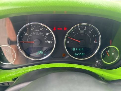 Used 2017 Jeep Wrangler Unlimited Rubicon AWD/4WD image 23