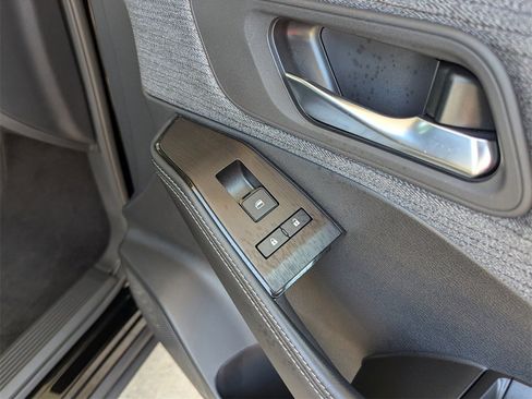 Used 2023 Nissan Rogue SV image 34