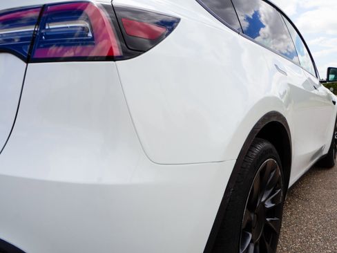 Used 2023 Tesla Model Y Long Range AWD/4WD image 29