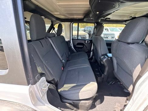 Used 2024 Jeep Wrangler Unlimited AWD/4WD image 9