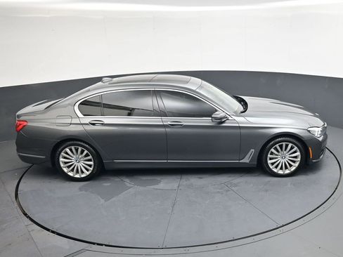 Used 2018 BMW 740i RWD image 19