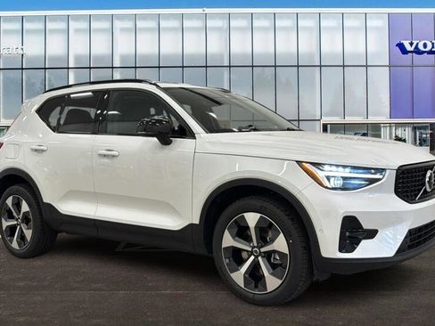 Used 2026 Volvo XC40 B5 Plus w/ Protection Package Premier image 1