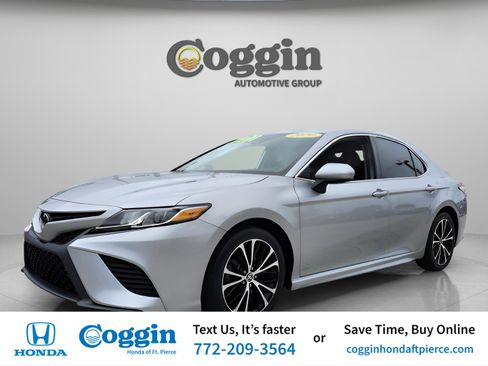 Used 2020 Toyota Camry SE image 1