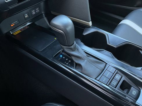 Used 2025 Toyota Camry SE image 34