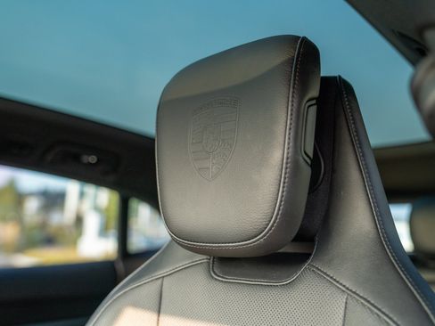 Certified 2023 Porsche Taycan 4 Cross Turismo AWD/4WD image 13