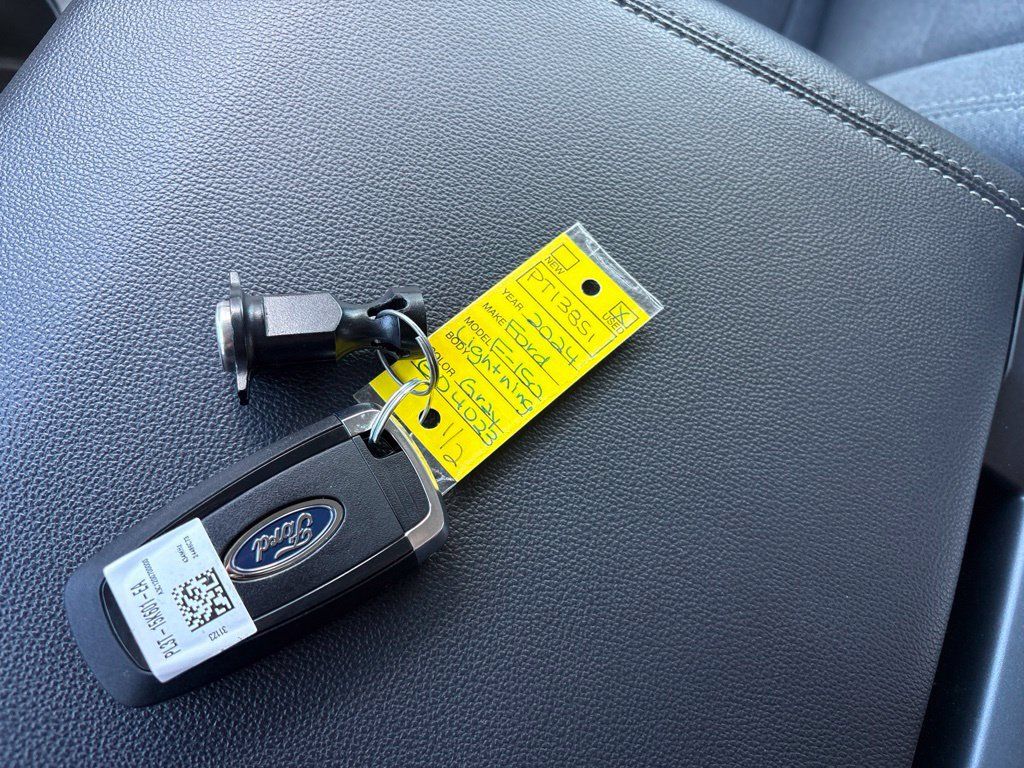 Used 2024 Ford F150 Lightning Flash AWD/4WD image 12
