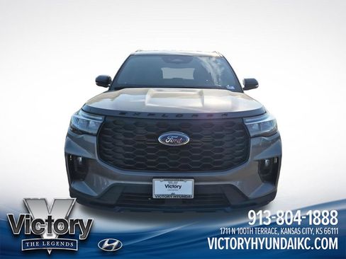 Used 2025 Ford Explorer ST-Line AWD/4WD image 8