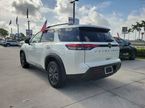 Used 2024 Nissan Pathfinder SV w/ Lighting Package (N92) FWD image 8