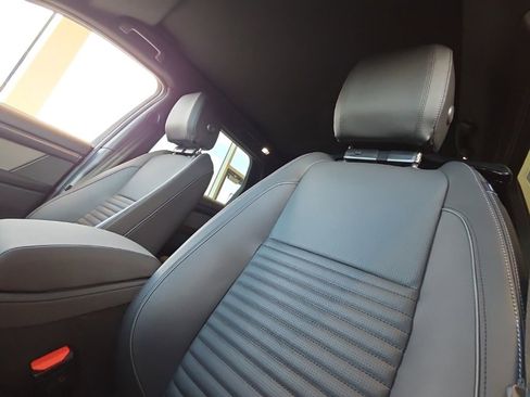 New 2025 Land Rover Discovery Sport Dynamic SE image 13