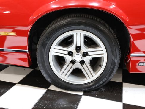 Used 1988 Chevrolet Camaro IROC-Z image 31