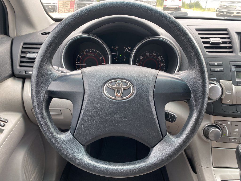 Used 2012 Toyota Highlander FWD image 15