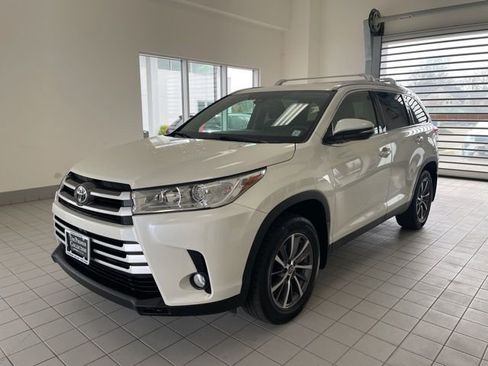 Used 2019 Toyota Highlander XLE image 1