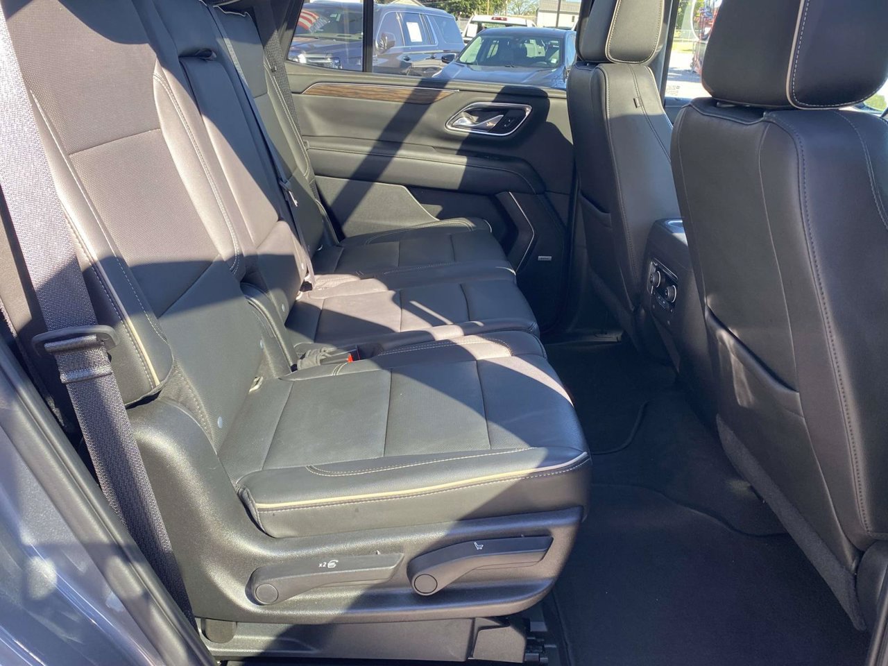 Used 2021 Chevrolet Tahoe Premier w/ Premium Package RWD image 15