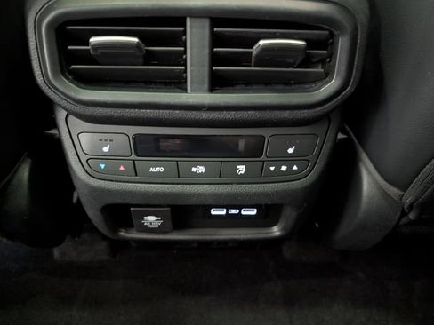 Used 2023 Honda Pilot Elite image 12