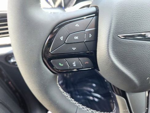 New 2026 Chrysler Pacifica Limited w/ S Appearance Package FWD image 17