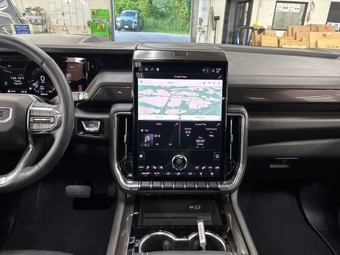 Used 2025 GMC Yukon Elevation w/ Technology Package AWD/4WD image 20